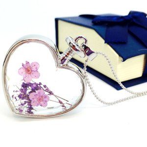 New 18K White Gold Dried Flower Heart Necklace